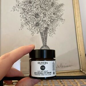 *SOLD* Oliveda Anti Wrinkle Eye Cream